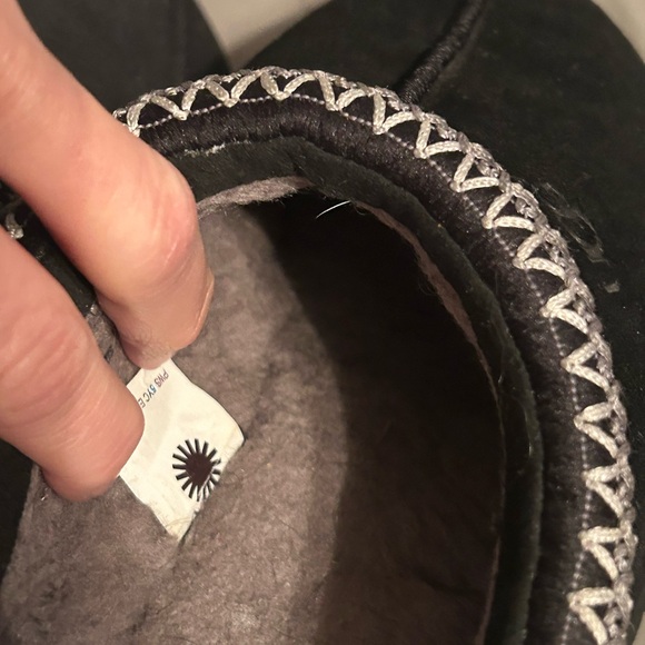 UGG platform slip on in black don’t wear anymore. Firm on the price. - Picture 5 of 7